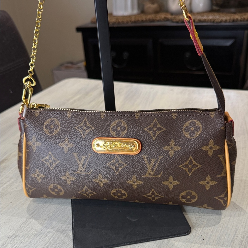 Source Unknown Brown Louis-style Monogram Wristlet Clutch with Gold Hardware